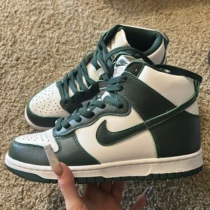 Never worn!! Nike Dunk Spartan Green